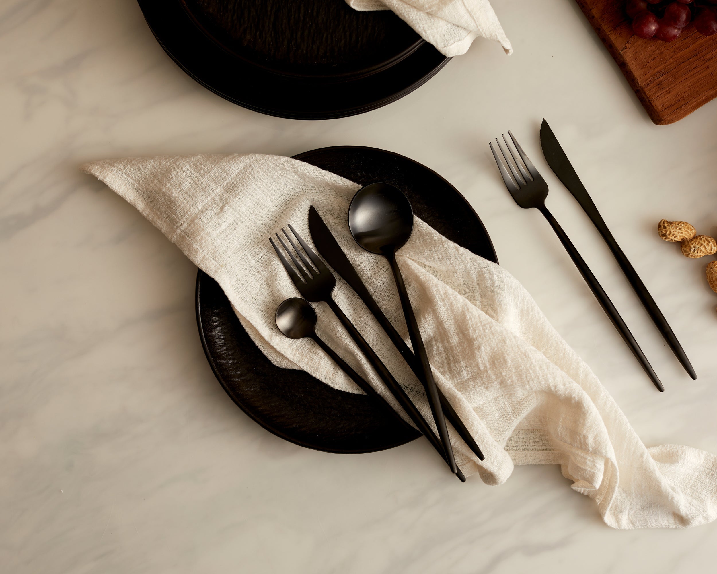 Enigma Black Porcelain Round Dinner Plate